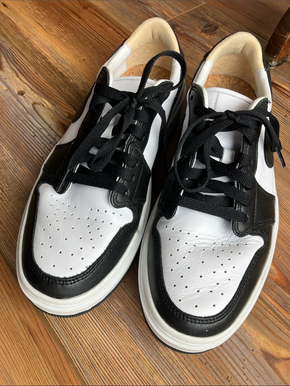 Mike Air Men's Black & White Low-Top Leather Sneakers